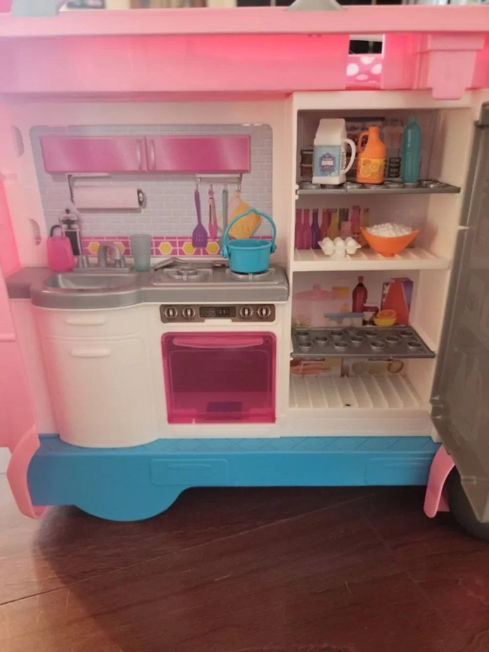 Barbie DreamCamper RV Playset – Lots of Accessories – Great Condition